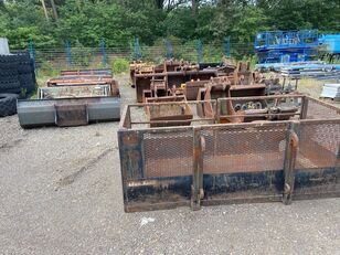 Diversen  Large selection of used buckets and attachements!! cuchara