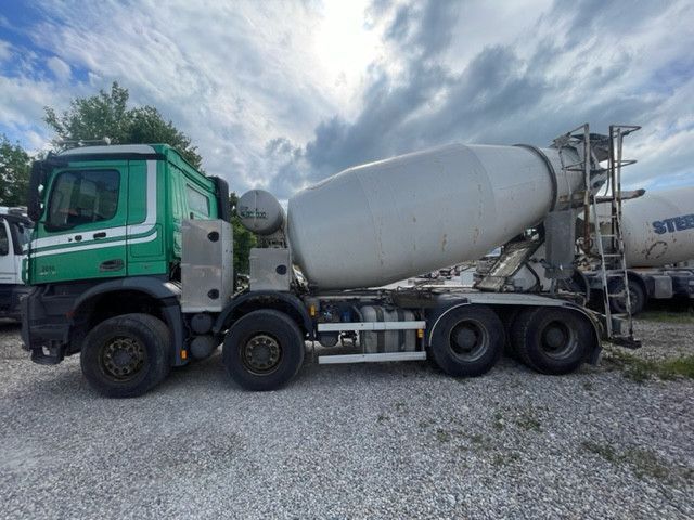 Saraka  en el chasis Mercedes-Benz Arocs 3246 8X4 Betonkeverő camión hormigonera